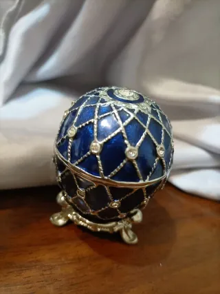 Mini orologio a forma di uovo in stile Fabergé blu