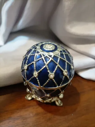 Mini orologio a forma di uovo in stile Fabergé blu