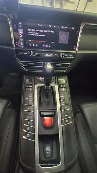 PORSCHE MACAN -
