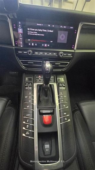 PORSCHE MACAN -
