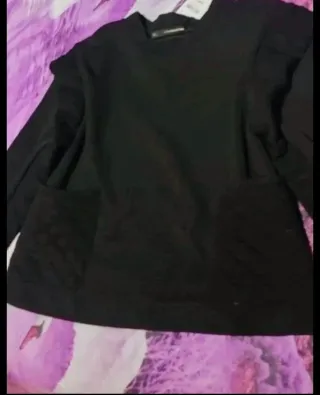 Sudadera negra con bolsillos talla S