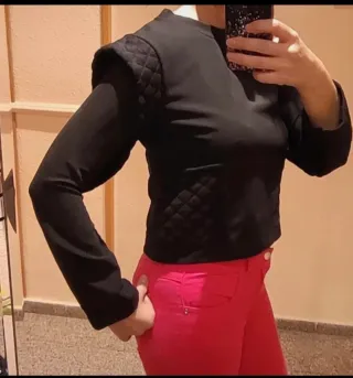 Sudadera negra con bolsillos talla S