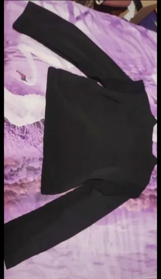 Sudadera negra con bolsillos talla S