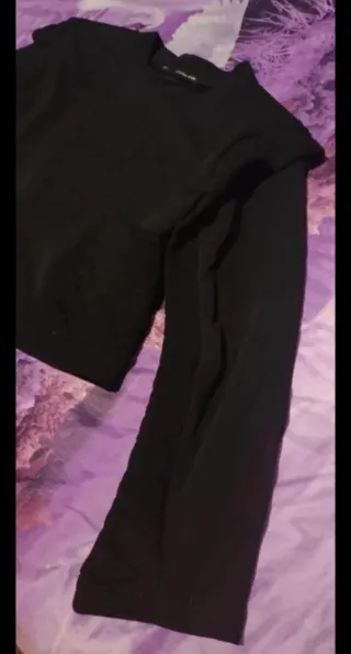 Sudadera negra con bolsillos talla S