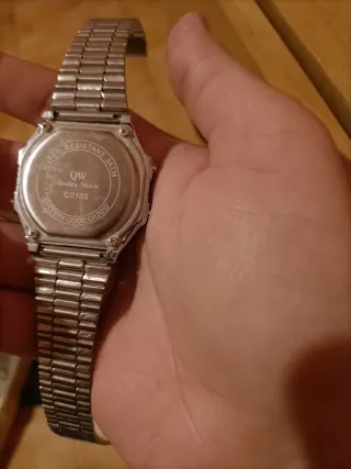 Reloj QW Plata Digital