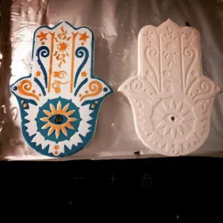 Soporte incienso mano Fátima cerámica y resina