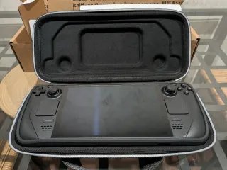 Console portatile Steam Deck con display OLED e 512 GB di spazio di archiviazione