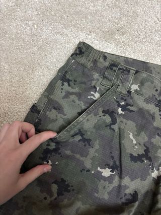 Pantalón militar camuflaje verde y negro