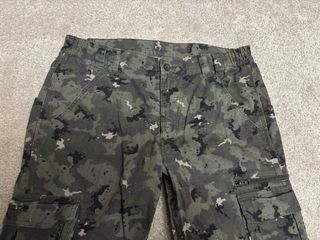 Pantalón militar camuflaje verde y negro