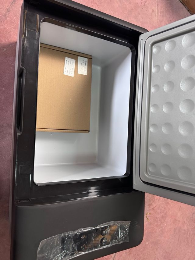 Frigorifero portatile per auto