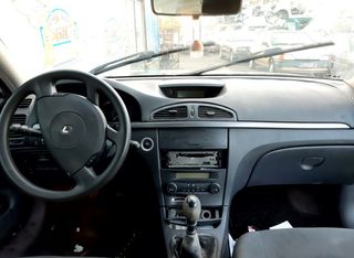 Centralita motor renault 1072354 8200566220 laguna