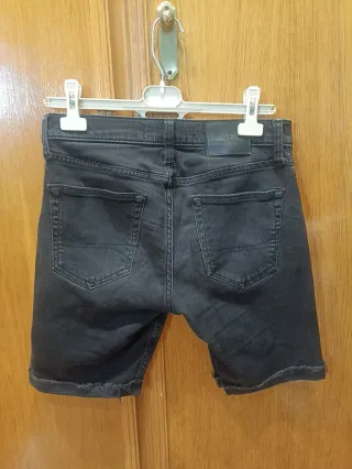 Pantalón negro corto Hollister