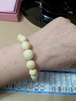 Bracciale antico in materiale nobile