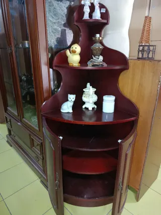 Armario de madera rinconero