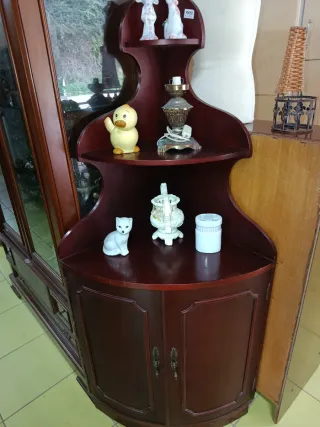 Armario de madera rinconero