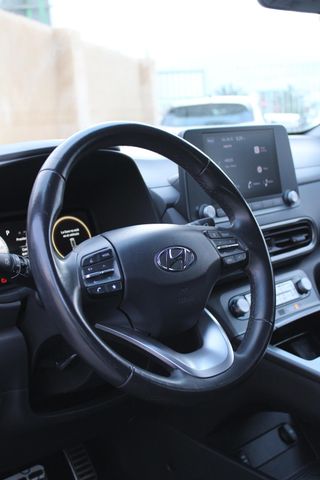 HYUNDAI Kona 100kW EV Maxx
