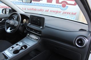 HYUNDAI Kona 100kW EV Maxx