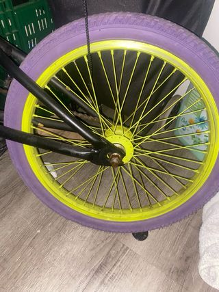 Bicicleta BMX Negra Morado y Amarillo