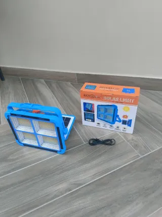 Faro LED Solare Portatile 1200W