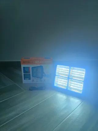 Faro LED Solare Portatile 1200W