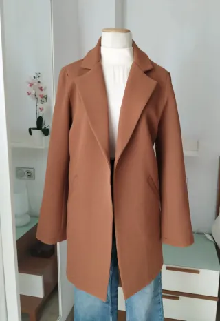 Abrigo ligero tela elástica marron caldera terra