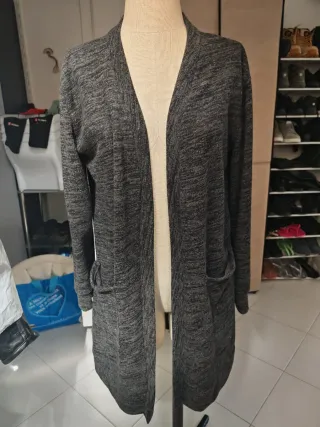 Cardigan grigio lungo con tasche