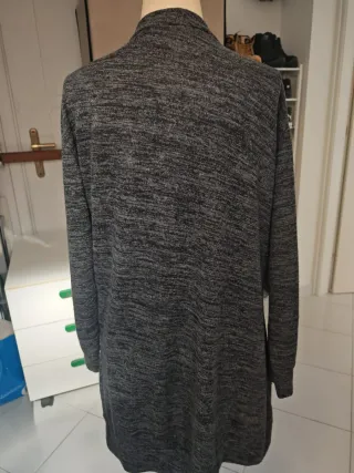 Cardigan grigio lungo con tasche