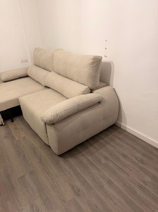 Sofá beige de tela nuevo