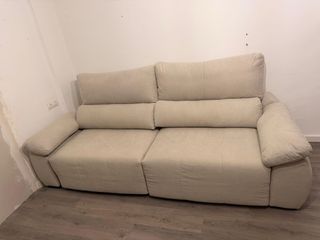 Sofá beige de tela nuevo