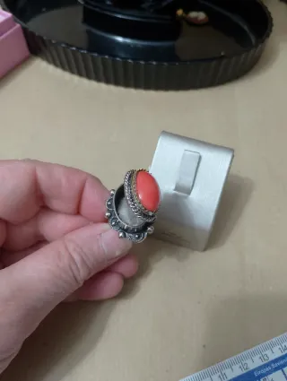 Anello con scomparto segreto