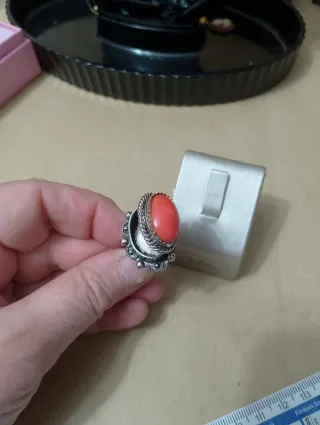 Anello con scomparto segreto