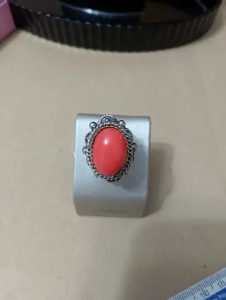 Anello con scomparto segreto