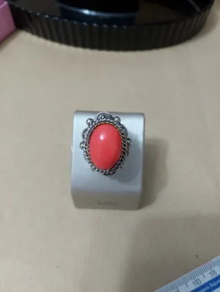 Anello con scomparto segreto