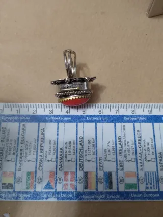 Anello con scomparto segreto