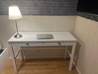Escritorio Hemnes Ikea color blanco. Nuevo