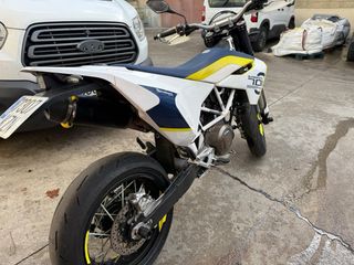 Husqvarna 701 Supermoto