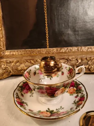 Infusore a forma di teiera dorata