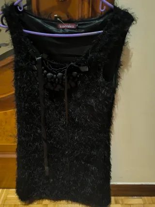 Vestido negro Kaniska con pedrería