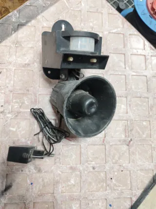 Ahuyentador de pájaros con sensor