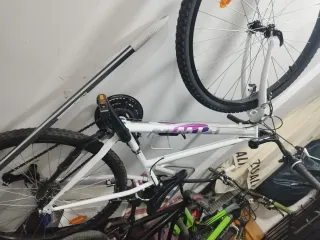 Bicicleta blanca poco uso