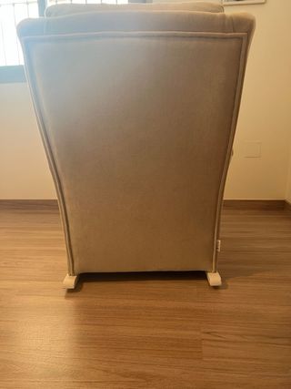 Mecedora de lactancia color beige