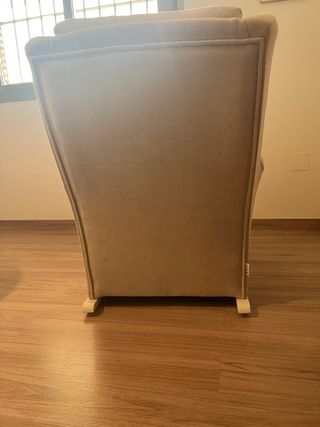 Mecedora de lactancia color beige