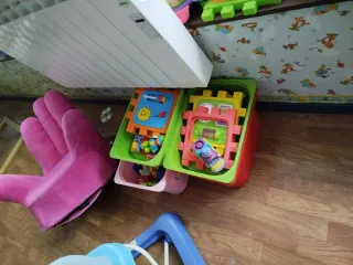 Mueble organizador con juguetes