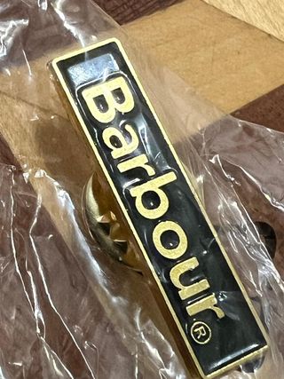 Pin Barbour Verde Dorado Original NUEVO