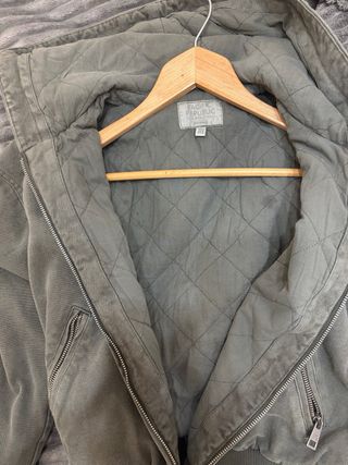 Cazadora bomber Pull and Bear verde militar