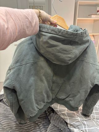 Cazadora bomber Pull and Bear verde militar