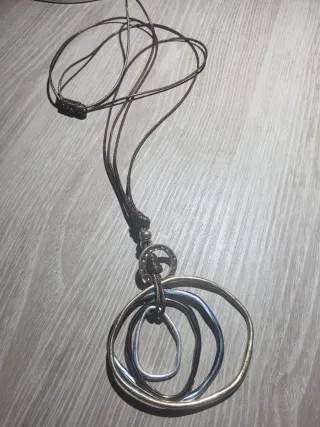 Collar largo diseño geométrico bronce