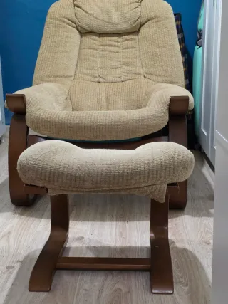 Poltrona dondolo con poggiapiedi