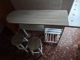 Conjunto barra con 2 taburetes