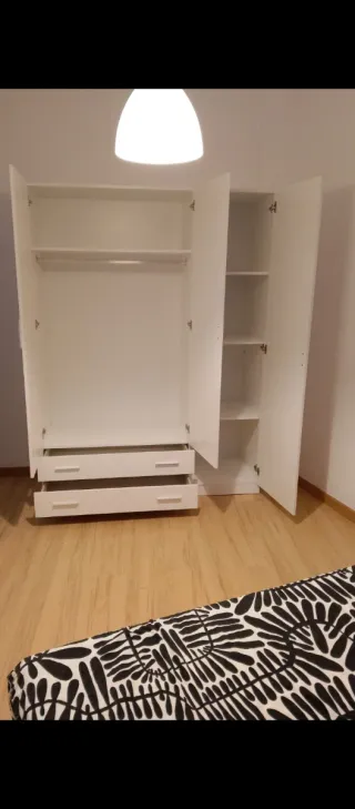 Armario de madera color beige/marrón